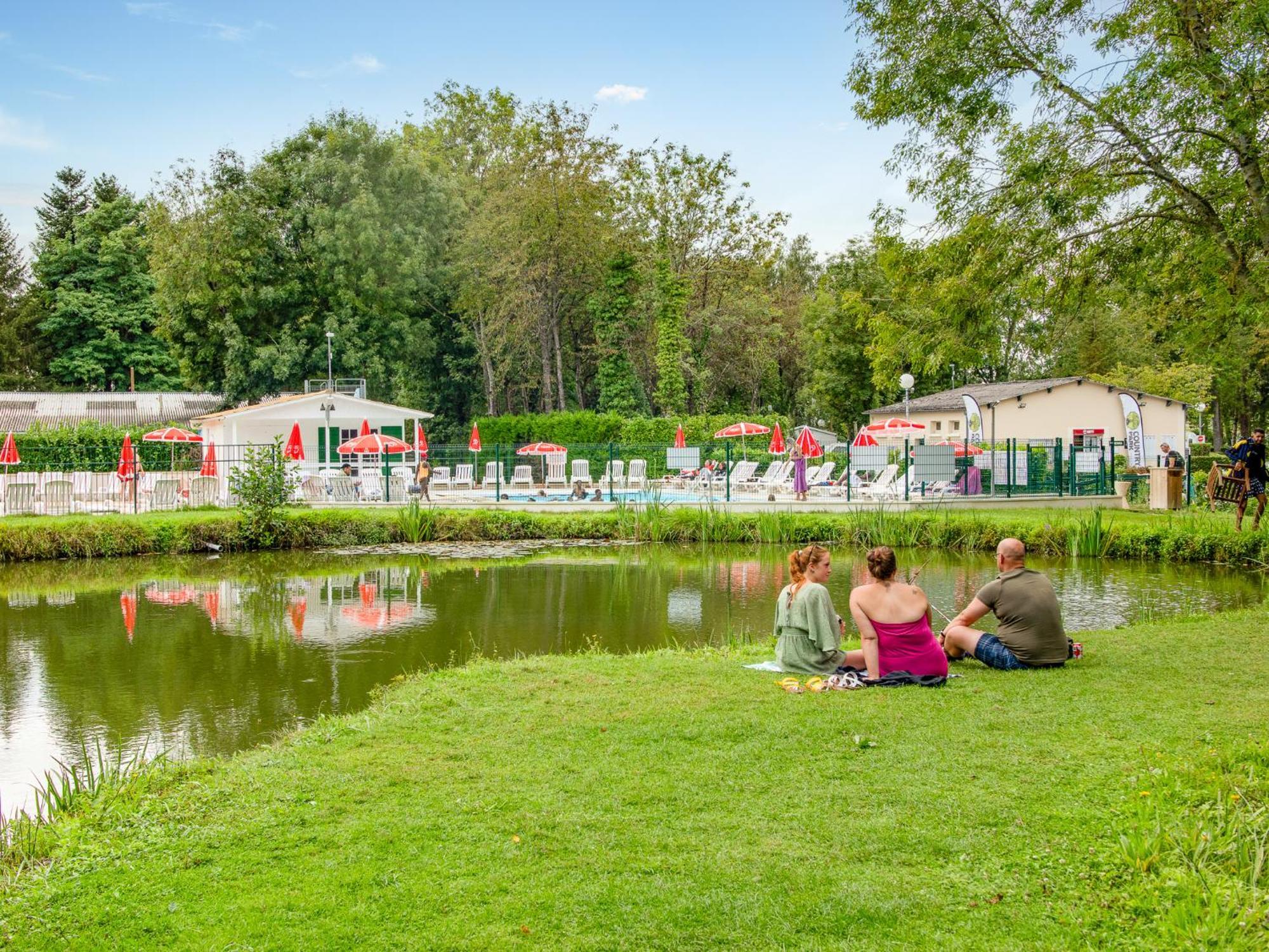 Camping Les Etangs Fleuris 4 Touquin Exterior photo